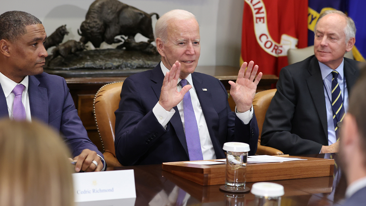 Former Biden WH lawyer Steve Ricchetti to appear in Comer cover-up probe