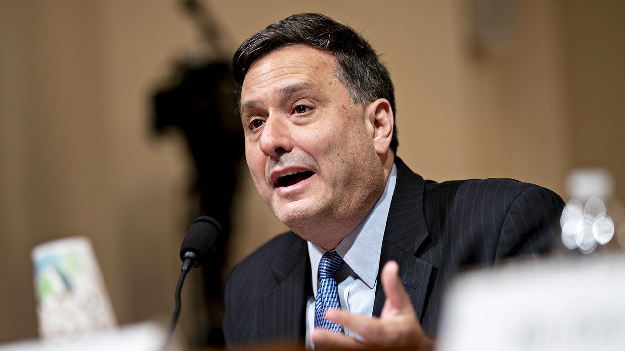 Former top Biden aide Ron Klain dodges reporters after House Oversight Committee grilling