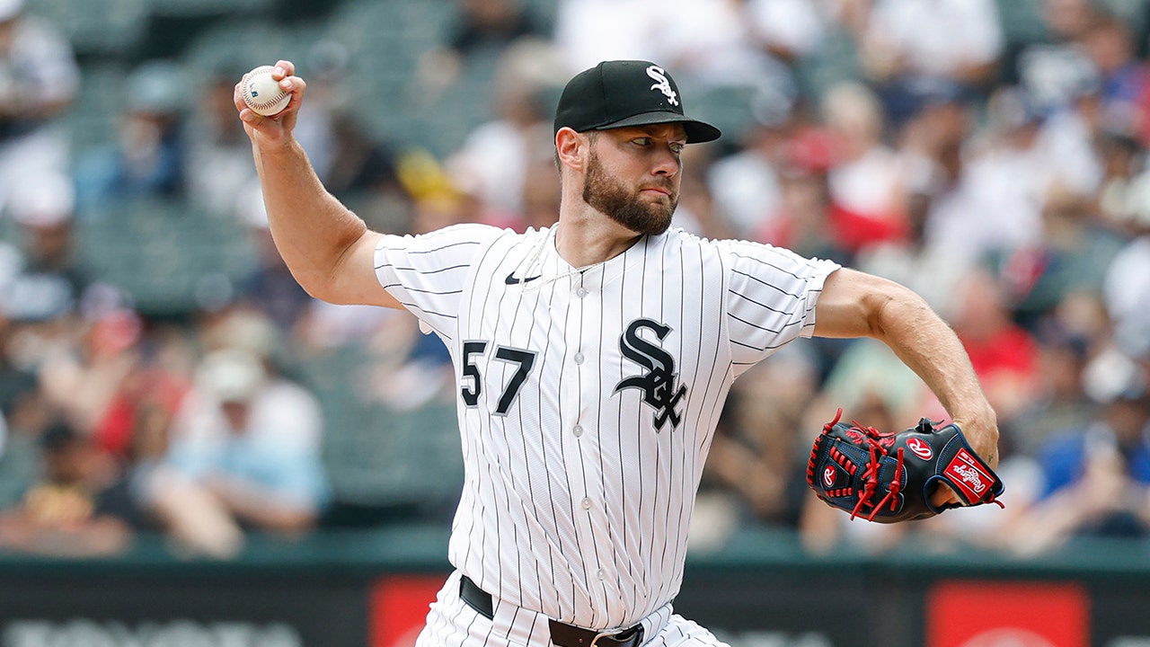 White Sox’s Adrian Houser vomits after inning, keeps pitching vs Blue Jays