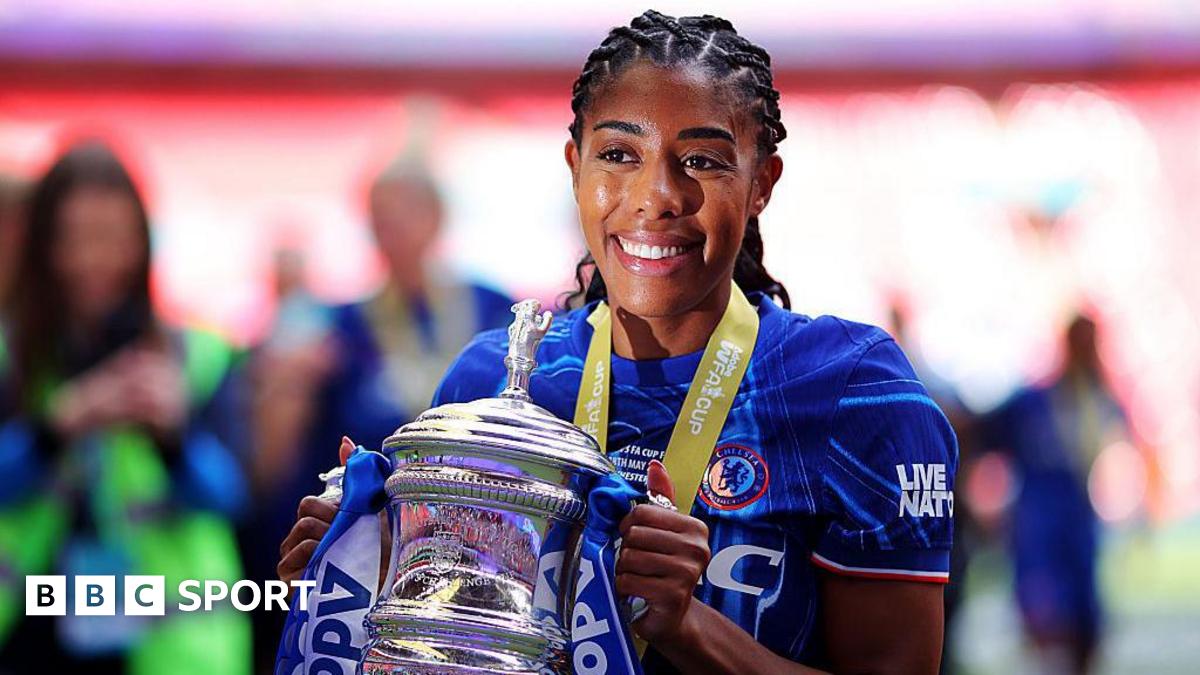 Chelsea defender Ashley Lawrence joins Lyon