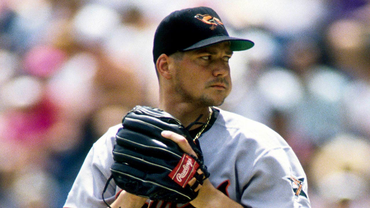 Ex-MLB pitcher details terrifying 25-foot fall