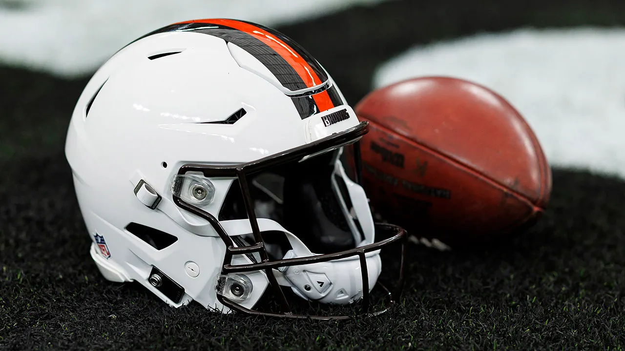 Browns videographer falls into Lake Erie during new helmet unveiling