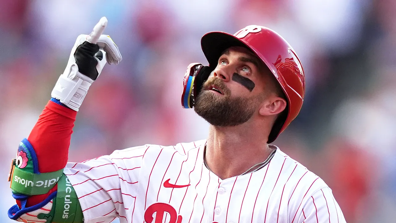 Bryce Harper, Rob Manfred clash over salary cap: reports