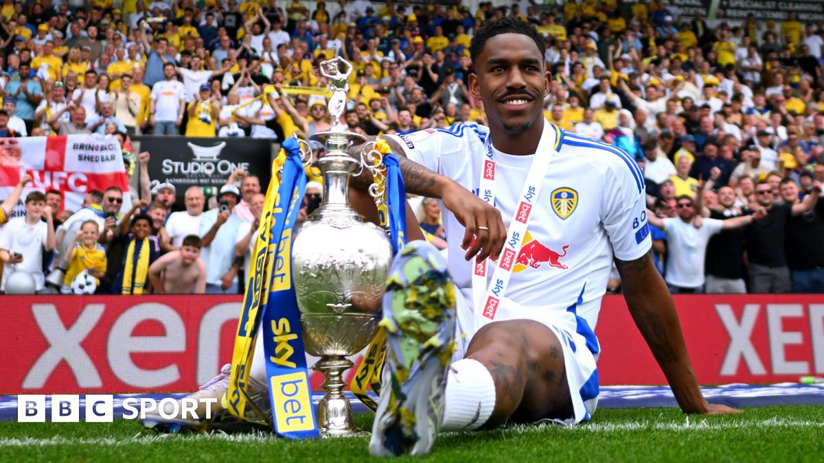 Leeds United news: Junior Firpo leaves Elland Road following end of contract