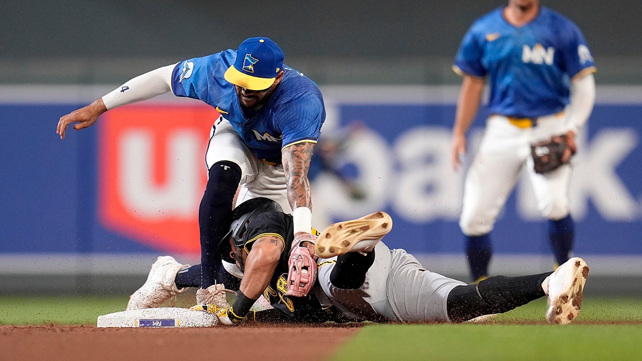 MLB news: Twins’ Carlos Correa leaves game with injury after scary collision