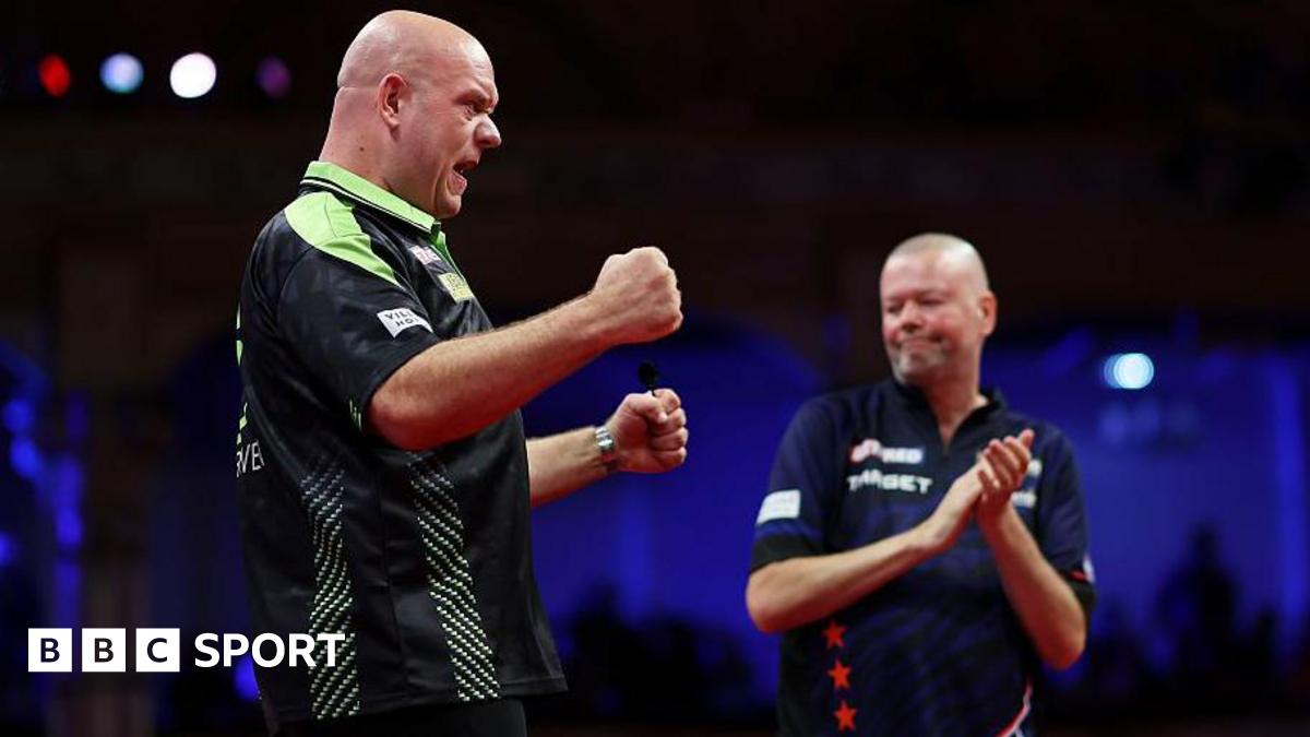 World Matchplay Darts: Michael van Gerwen beats Raymond van Barneveld