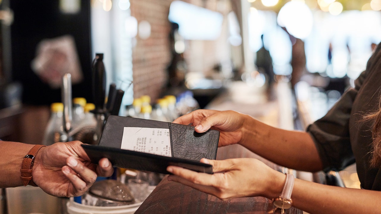 Restaurant adds new 18% fee on bill, sparking heated debate among people online