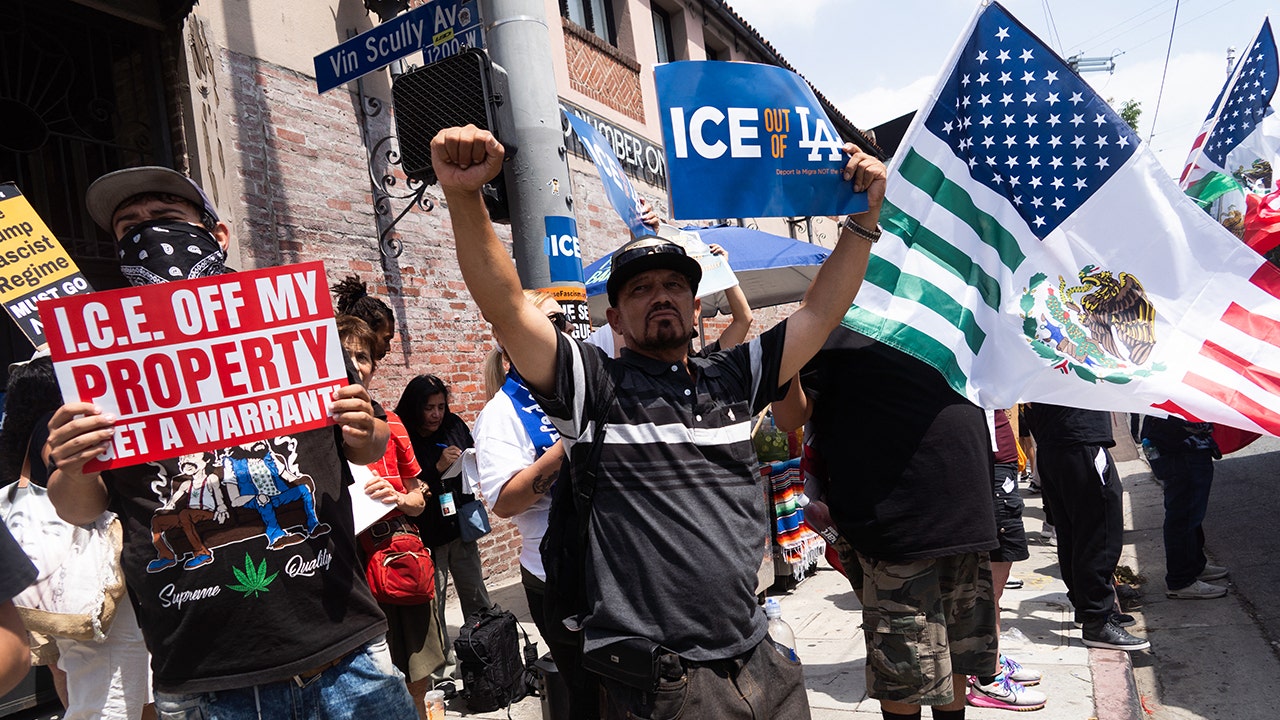 MLB union advises Latino players on immigration documentation concerns