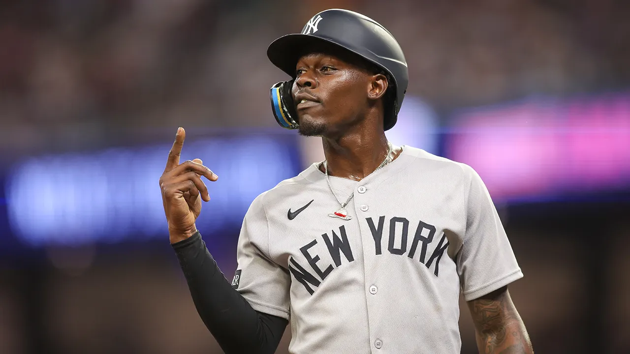 Yankees star gets into argument with Braves’ third base coach