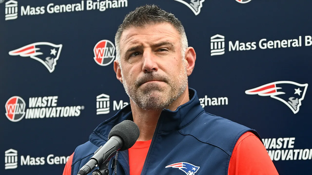 Mike Vrabel scolds Boston Globe reporter for asking same question repeatedly