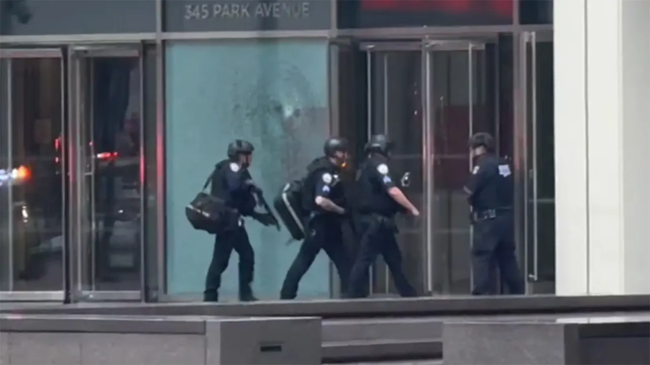 NYPD responds to active shooter reports in midtown Manhattan building
