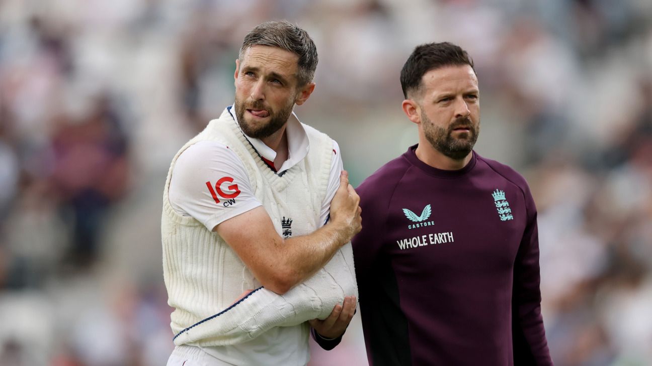 Suspected shoulder dislocation threatens to cut Woakes’ bowling short in Oval Test