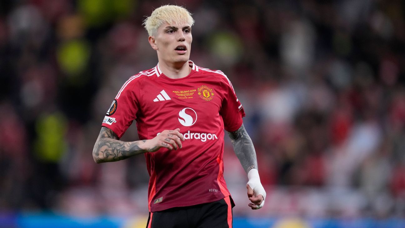 Alejandro Garnacho: Chelsea in talks for Man United winger – sources
