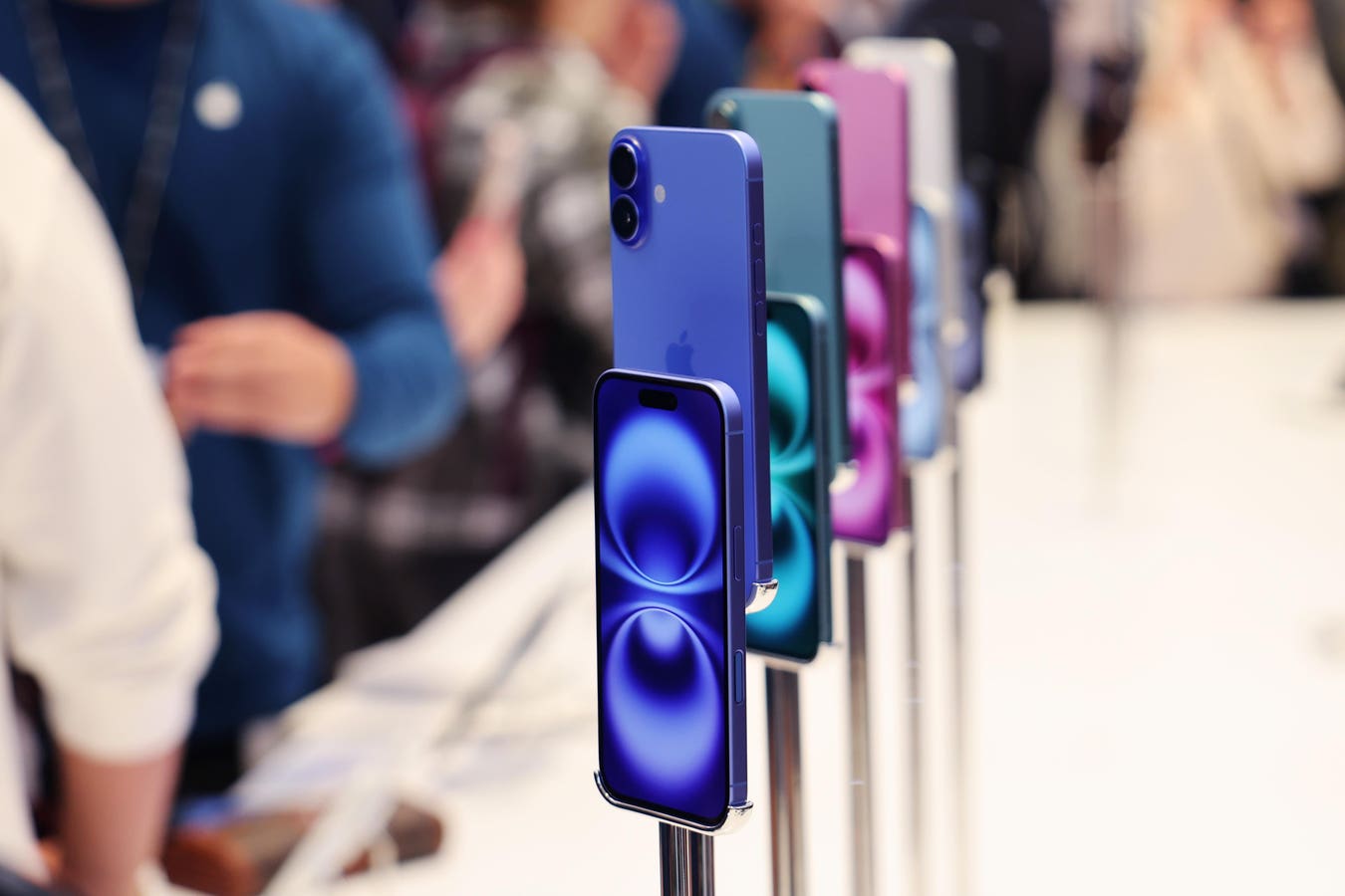 Apple’s Risky Decision Over iPhone 17 Pro Pricing