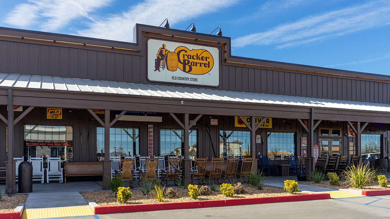 People share strong reactions to Cracker Barrel’s new logo