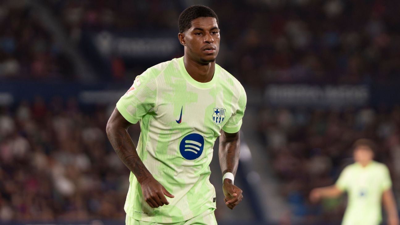 How did Marcus Rashford do on his full Barcelona debut?