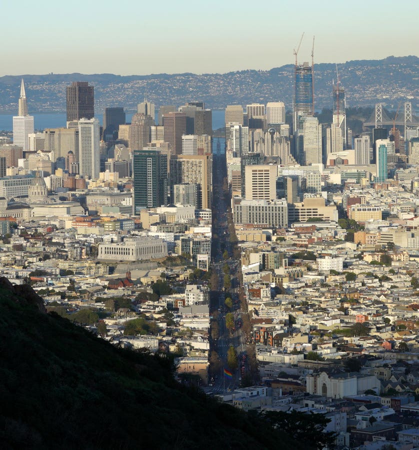 Waymos Get Exclusive Access To SF Market St. — How About LAX Airport?