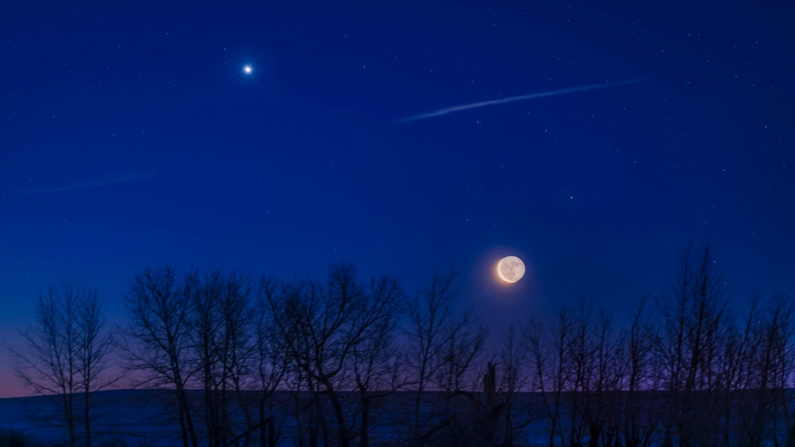 Don’t Miss This Weekend’s Pairing Of The Moon And A Red Supergiant