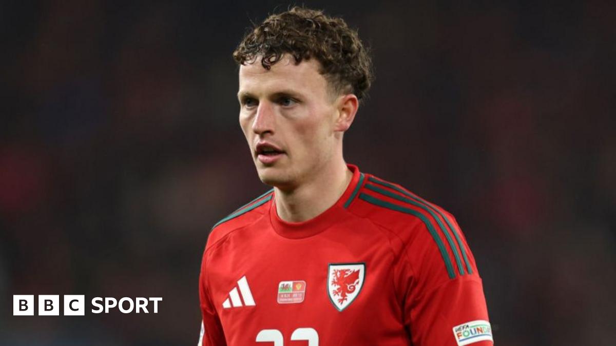 Nathan Broadhead: Wrexham close in on record deal for Ipswich Town forward