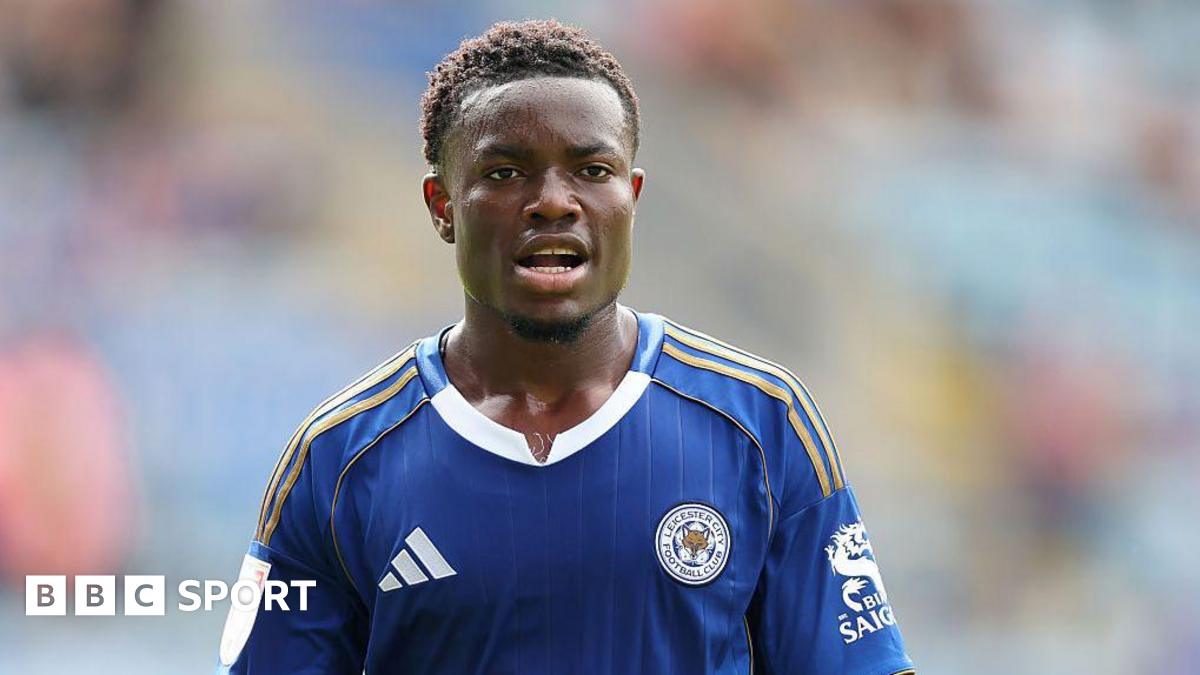 Abdul Fatawu: Sunderland plot move for Leicester winger