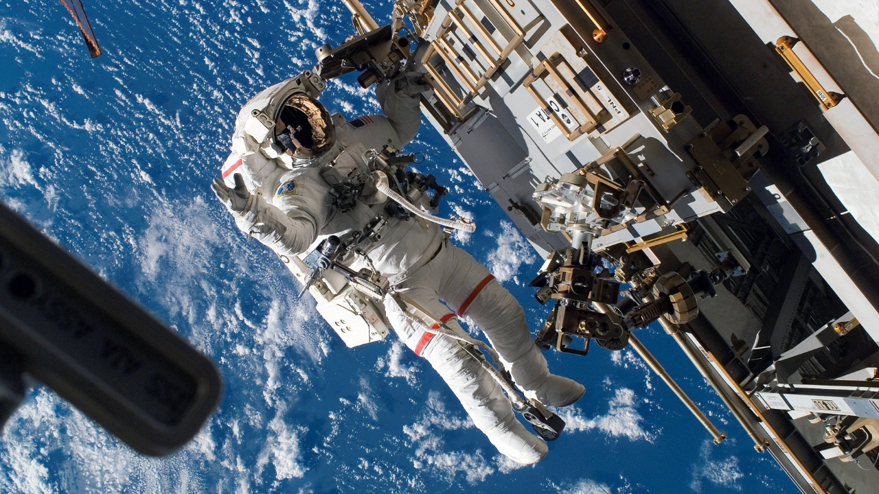 NASA races China and Russia to build nuclear reactor on moon by 2030