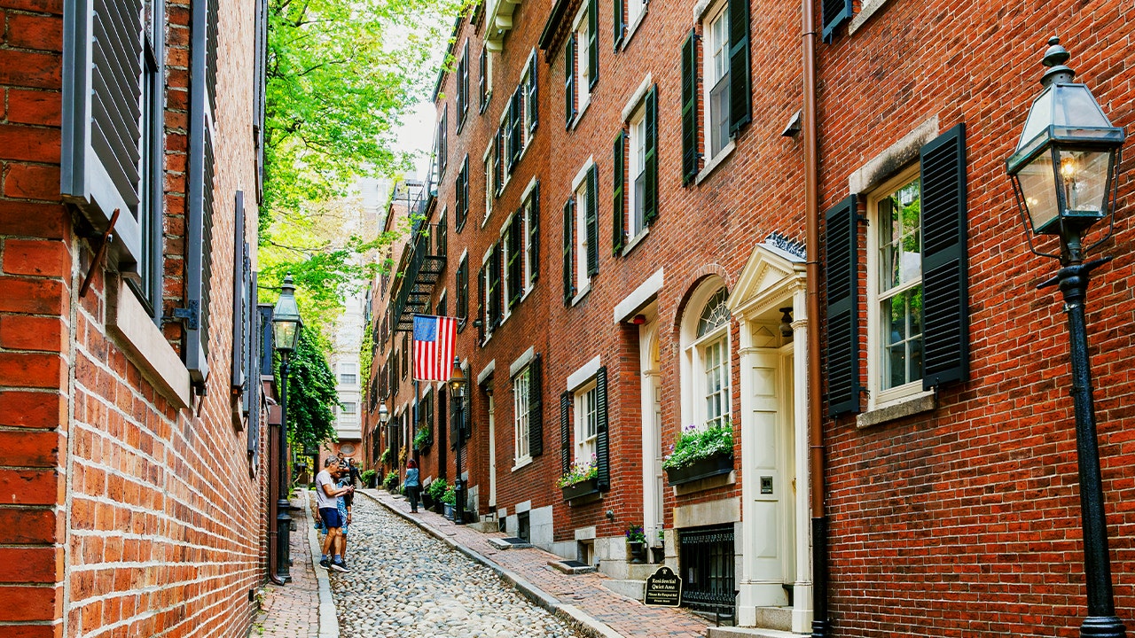 Boston Beacon Hill locals say drug crisis has gotten ‘very scary’