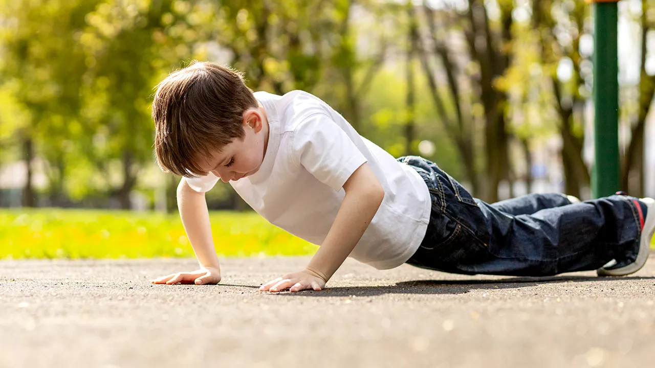 Stepdad uses workout as punishment after stepson disrespects mom in viral clip