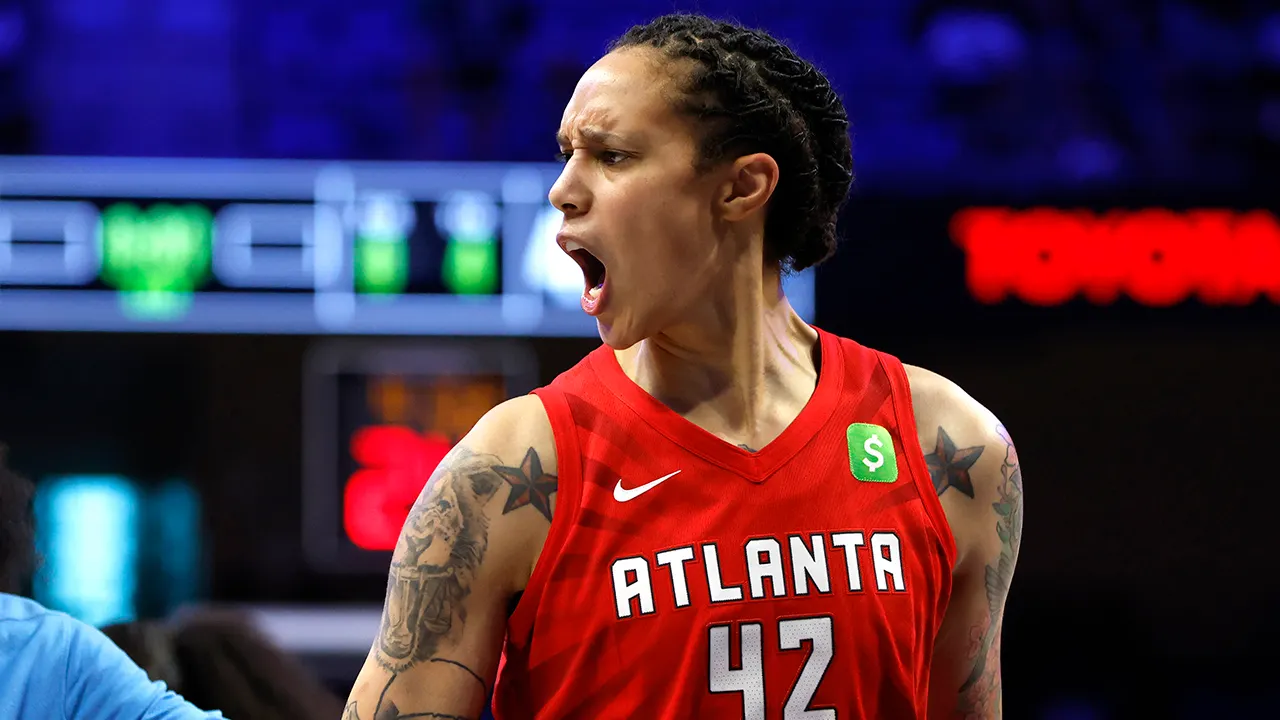 Brittney Griner whistled for double technical, ejected after contacting referee