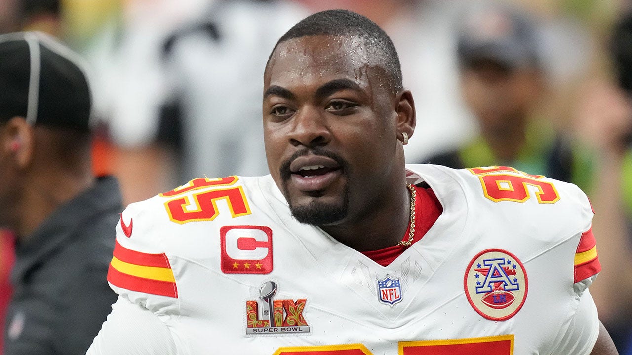 Chiefs’ Chris Jones makes marriage plea at training camp