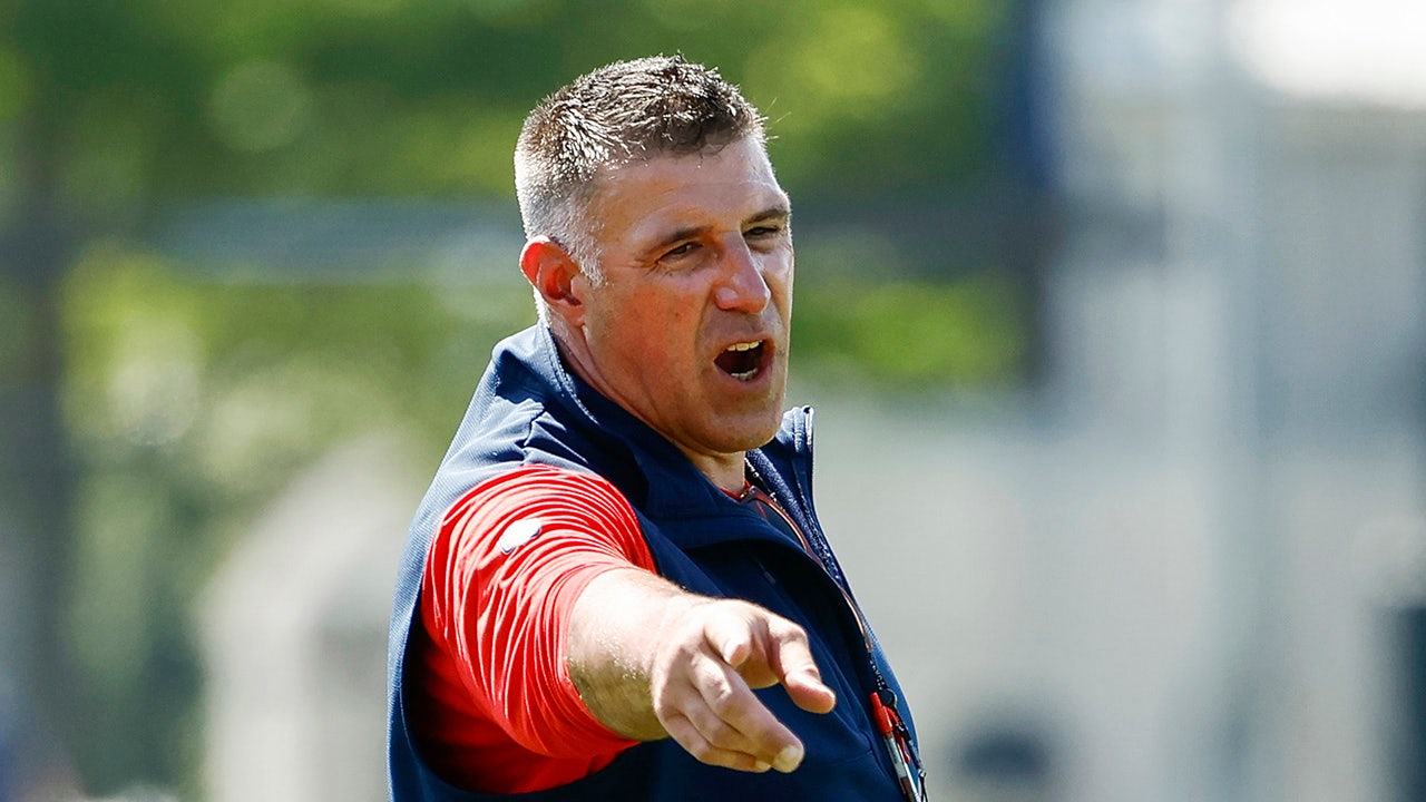 Patriots coach leaps into pile of players to defuse training camp skirmish