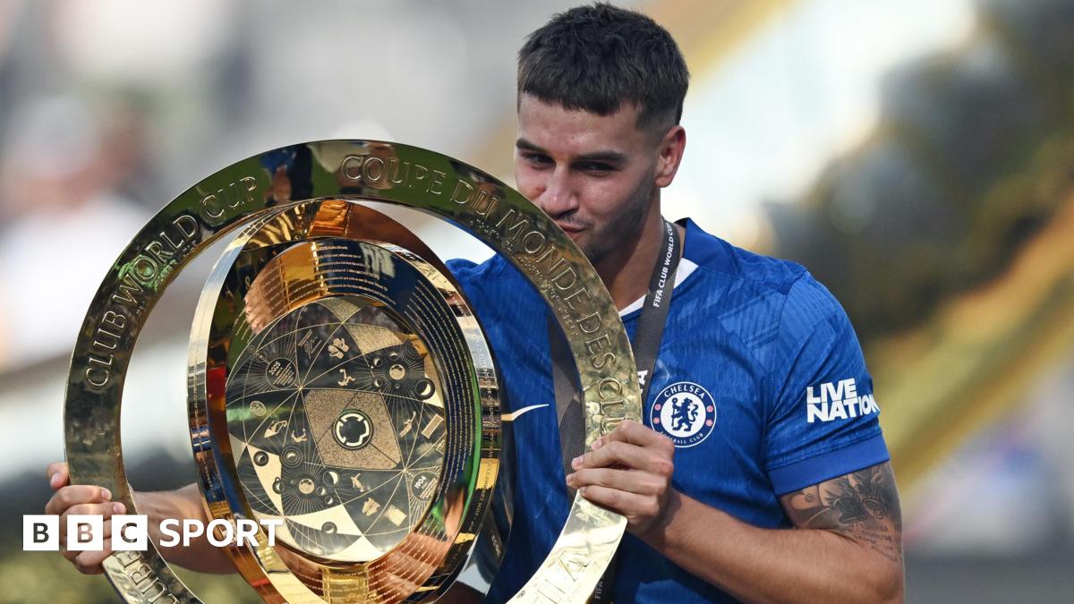 Sunderland sign Marc Guiu: Chelsea teenage striker makes loan transfer to Premier League rivals