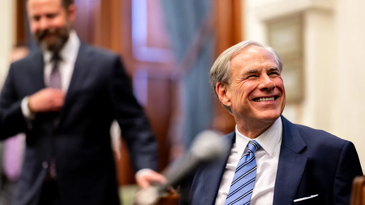 Gov. Greg Abbott signs new Texas congressional map, adding 5 GOP districts