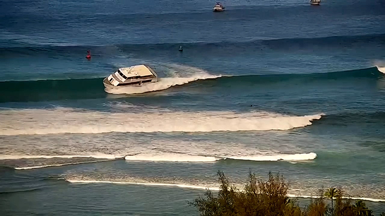 Boat runs aground in Hawaii