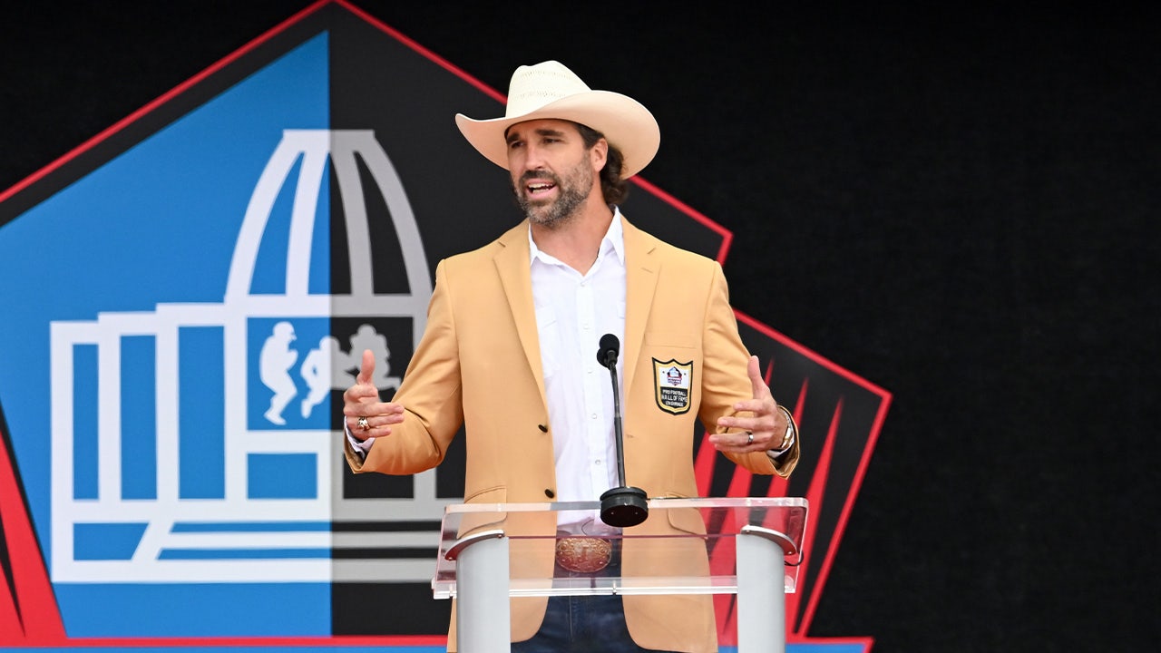 Jared Allen’s emotional Hall of Fame speech highlights faith and family