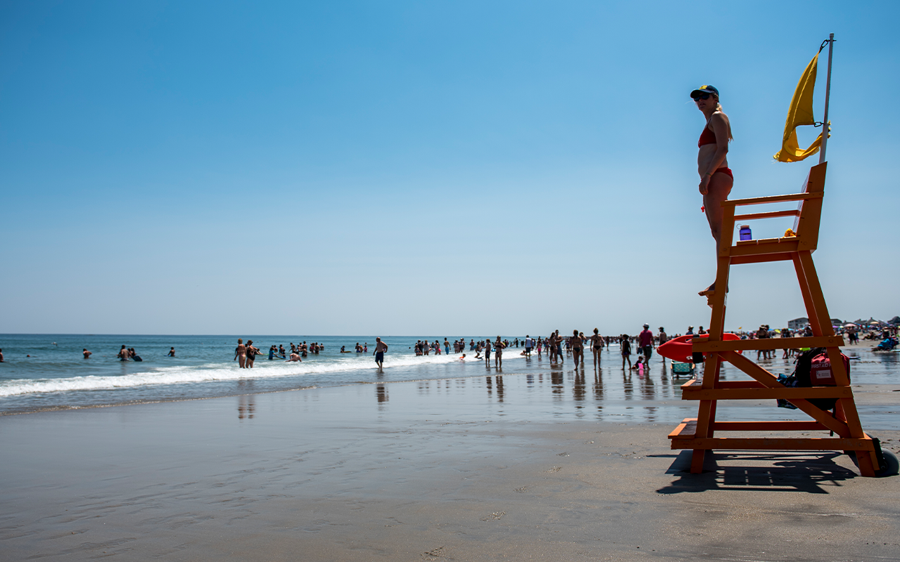 Teen dies at Hampton Beach after father’s rescue attempt from rip current