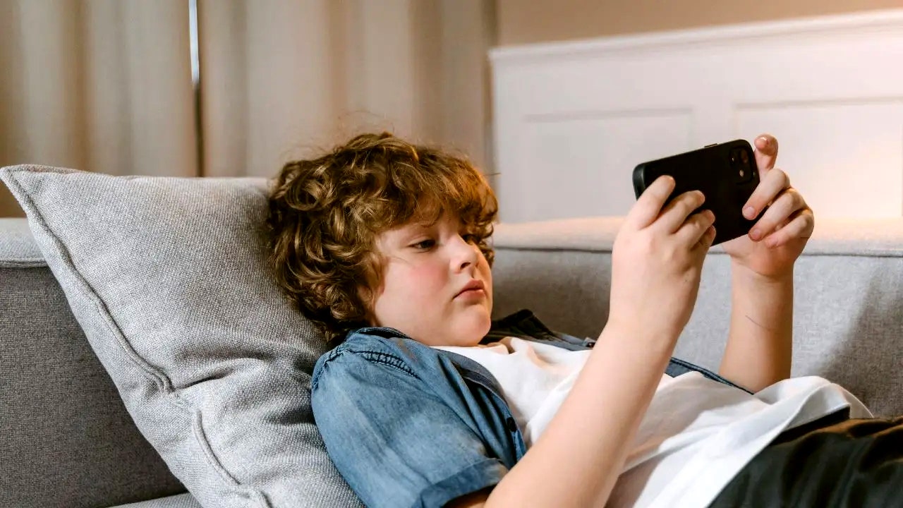 Meta AI internal docs exposed allowing chatbots to flirt with children