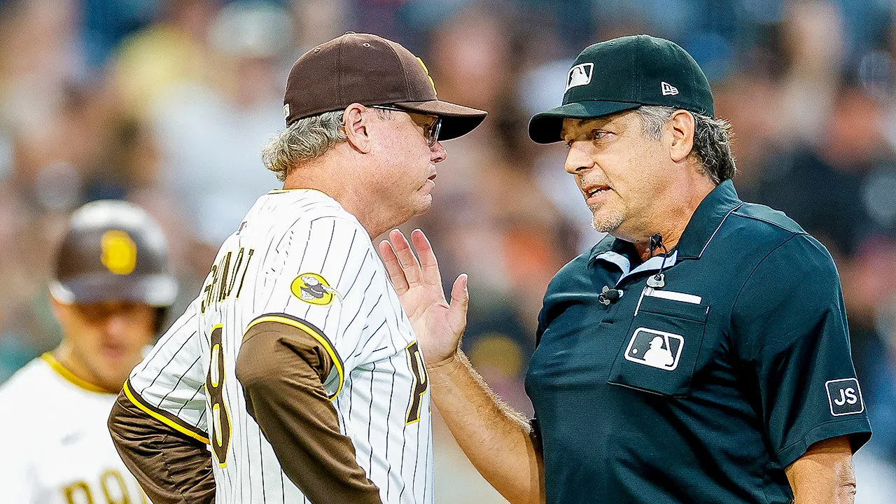 Mike Shildt tossed as Padres lose on disputed video review decision
