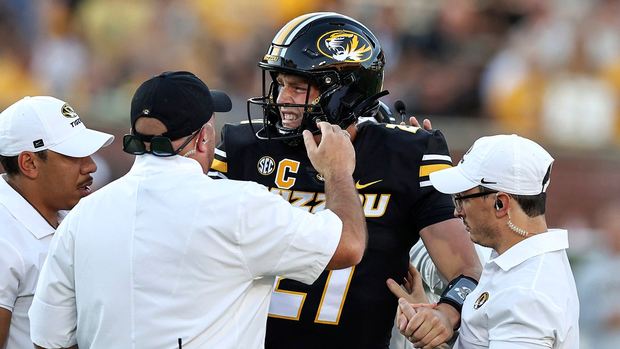 Missouri quarterback Sam Horn suffers leg injury on first snap in season opener