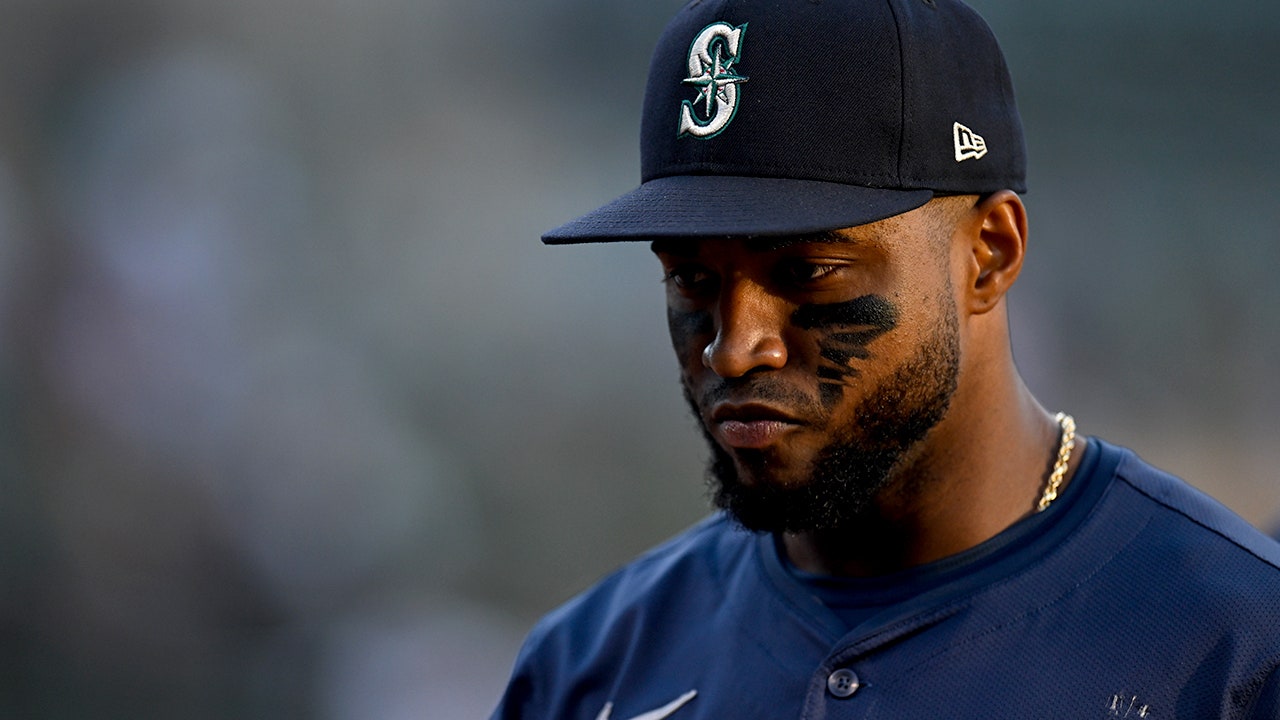 Mariners’ Victor Robles suspended 10 games for bat incident