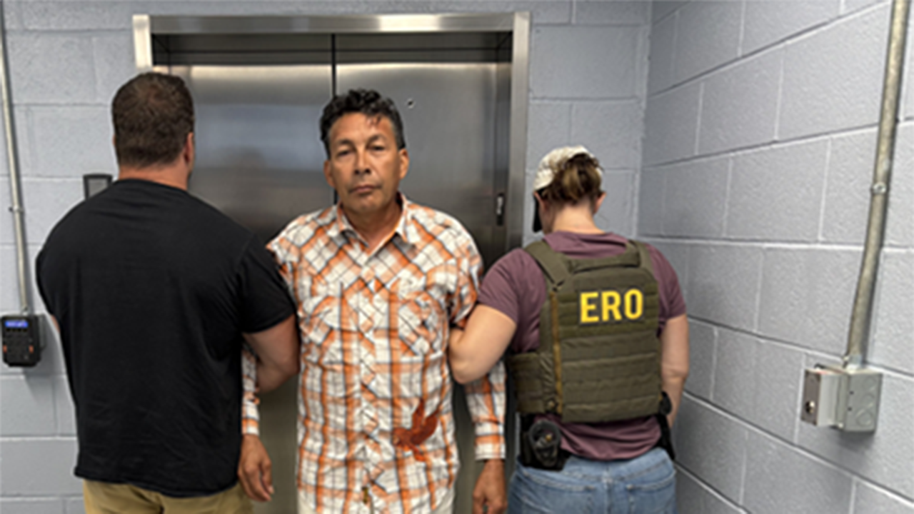 ICE re-arrests suspect facing child sex crime charges after his release from jail
