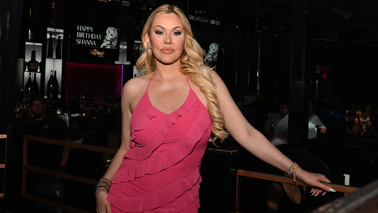 Shanna Moakler shows off bikini with purple cowboy hat on Instagram
