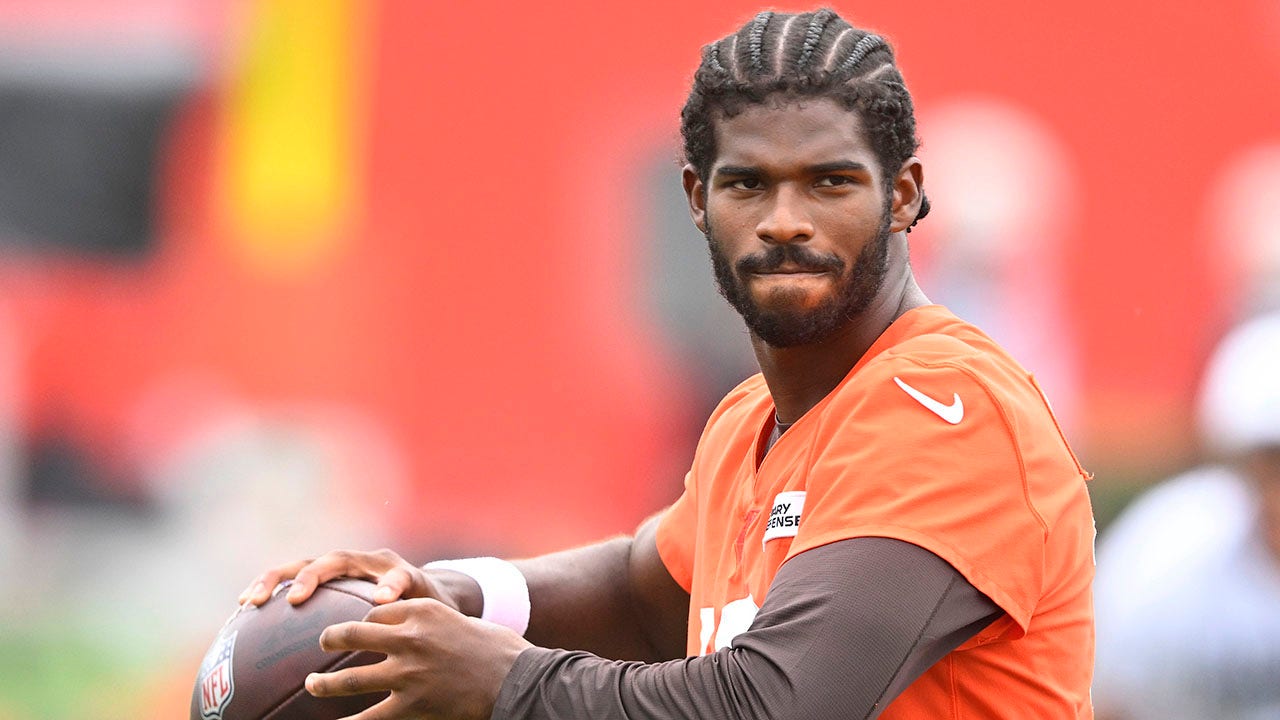 Browns’ Shedeur Sanders doesn’t want dad to attend training camp just yet