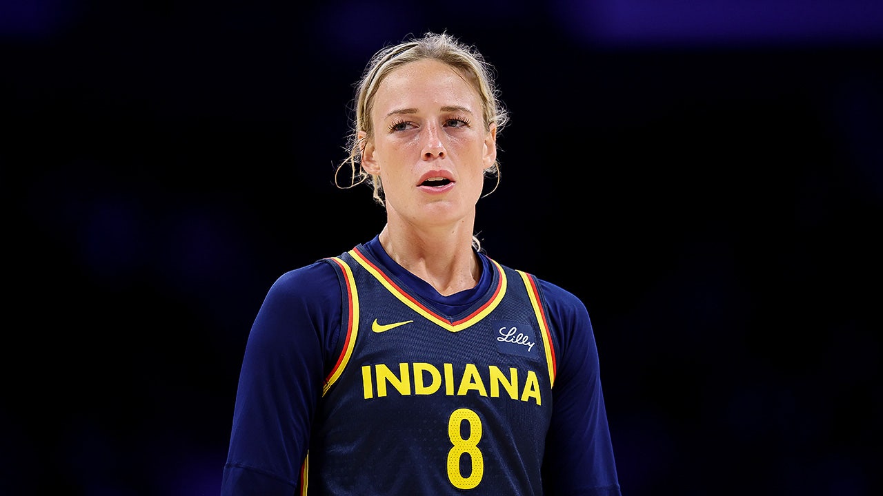 Indiana Fever’s Sophie Cunningham prays for Minneapolis shooting victims