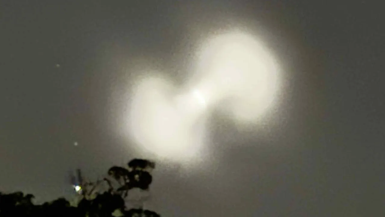 Glowing object sparks UFO speculation in New York, turns out to be rocket