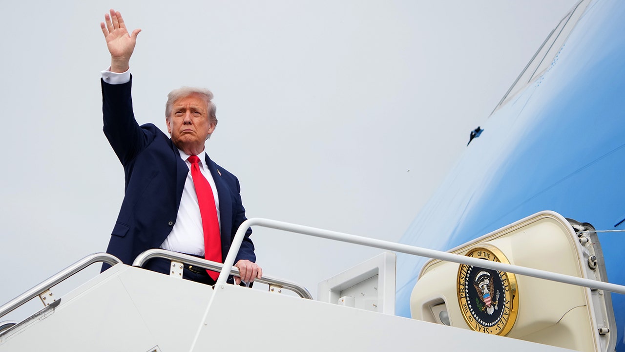 Trump pushes for eliminating use of mail-in balloting and voting machines