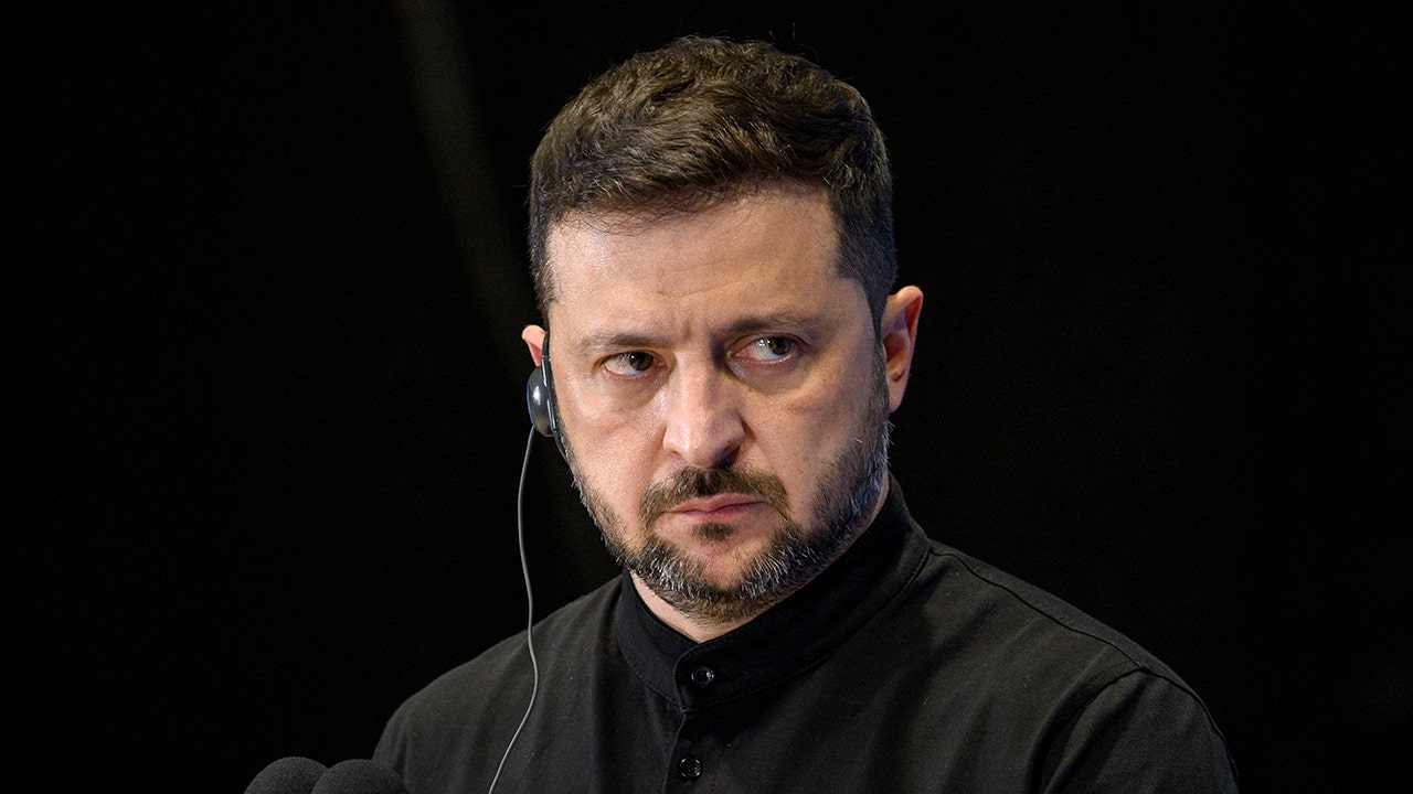 Zelenskyy says Ukraine will not ‘gift’ land to Moscow ahead of Trump-Putin talks