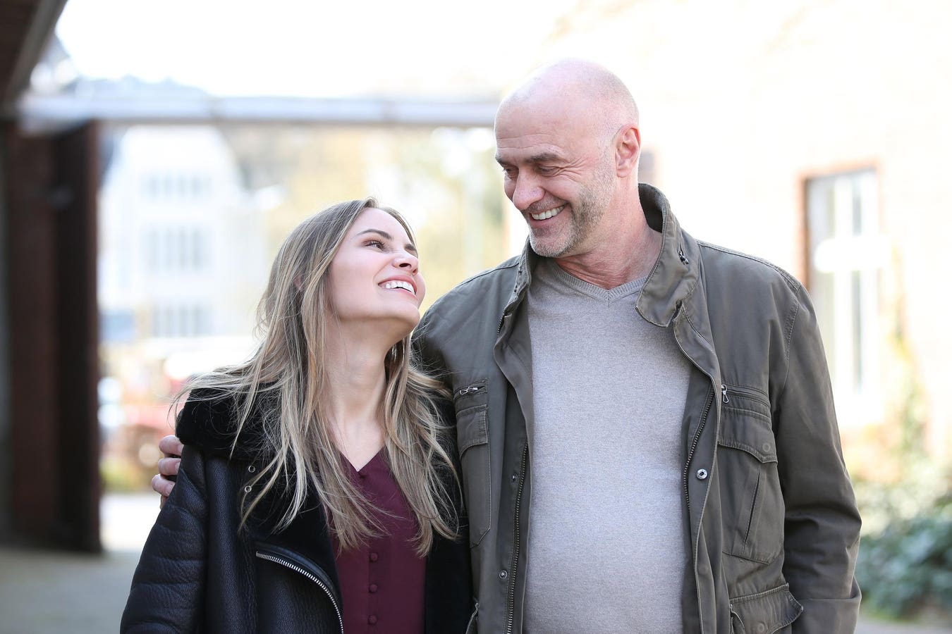 3 Challenges Of Being In An ‘Age-Gap’ Relationship, By A Psychologist