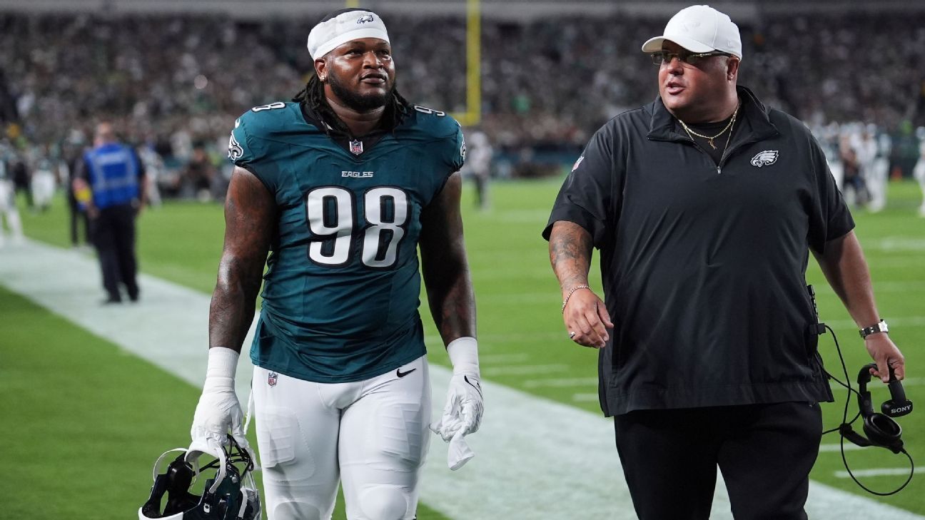 Eagles’ Jalen Carter spits on Cowboys’ Dak Prescott, is ejected
