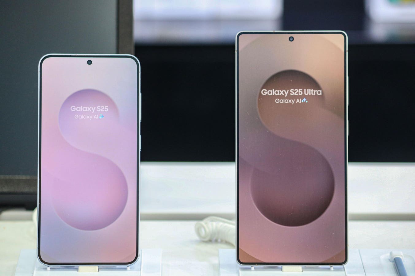 Samsung Galaxy Phone Tablet Free Perplexity Pro AI Offer Students