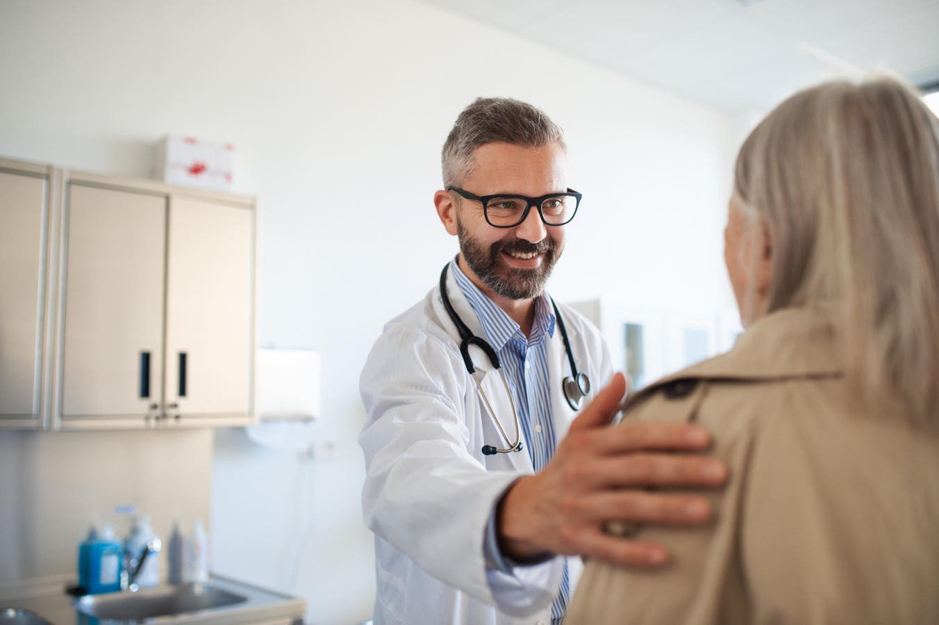 Look It Up, Doctor – How AI Has Revolutionized Clinician Research